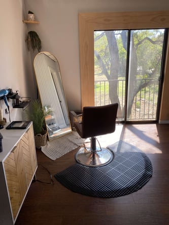 Beautiful Stylist’s Space Ready for Someone Amazing!