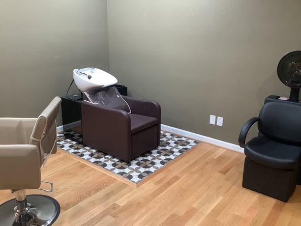 Middle Chair for Rent in Midtown Raleigh Salon