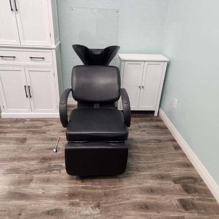 Spacious Double Salon Suite For Rent