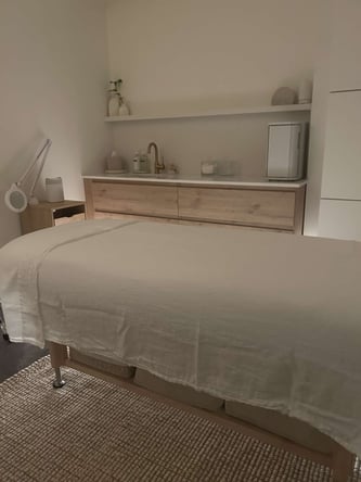 Esthetician Suite Daily Rental in Huntington Beach