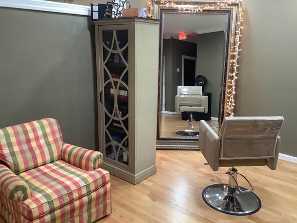 Middle Chair for Rent in Midtown Raleigh Salon