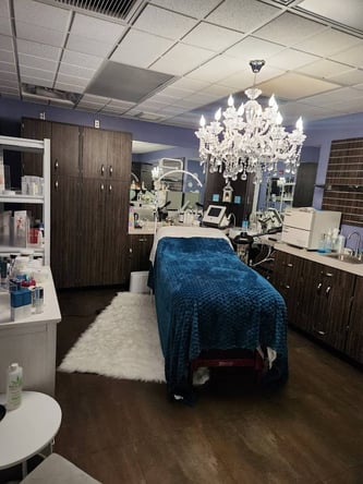 Sola Salon Studios in Creve Coeur, MO – Salon Suite for Rent