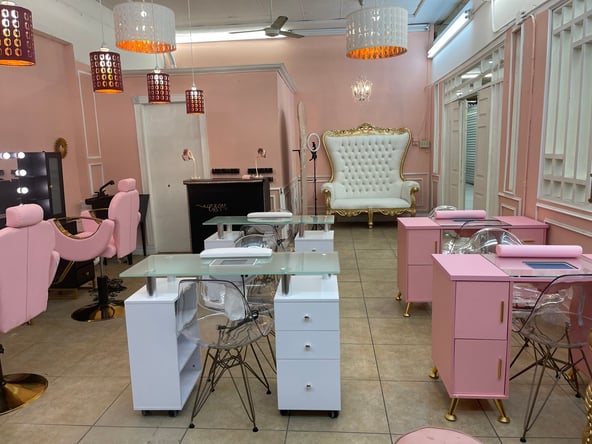 Salon Booth For Rent