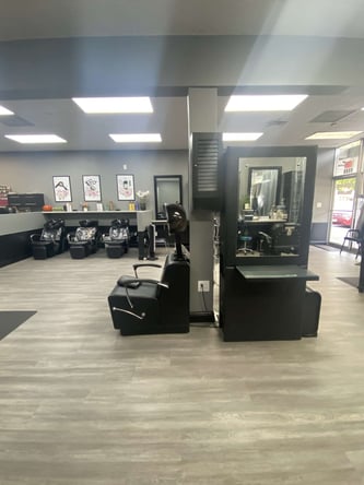 Salon station and private salon room for rent