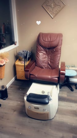 Salon booth rental available $100 Wk with a great opportunity to add new clients to your books….