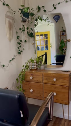 Looking for independent stylist to join our quaint boutique salon in Lafayette!