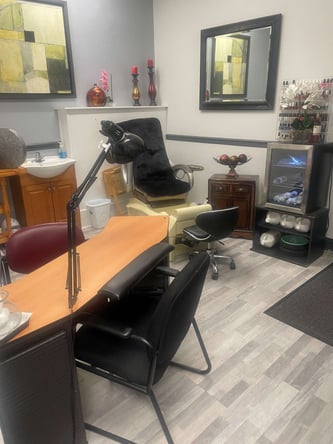 Hair Stylist / Nail Technician Space for Rent