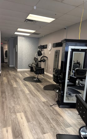 Newly Remodeled Salon: Chairs & Rooms Available Prime location in Middletown, DE