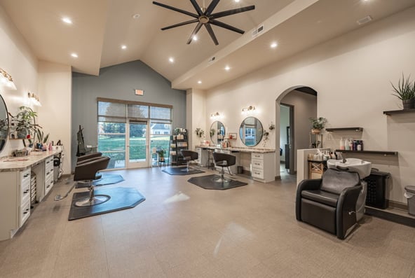 Upscale Salon Suites & Chairs for Rent – Prime Location | All-Inclusive Amenities!