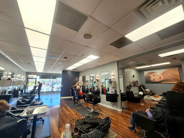 Northshore Beauty Salon Chair For Rent