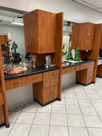 $175 weekly Booths for Rent in Eastpointe, MI- Beauty, Barber, Nail Tech, Eyebrows, Lashes