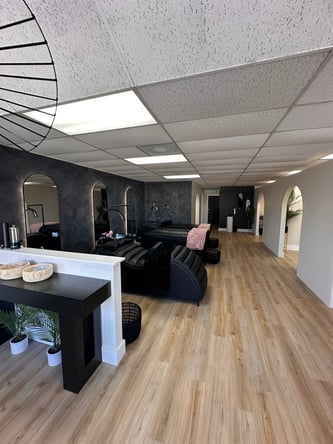 Luxury Salon Suites & Bed Rentals