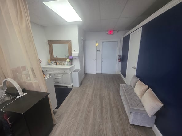 Beauty Stations & Private Rooms for Rent – East Boca Raton