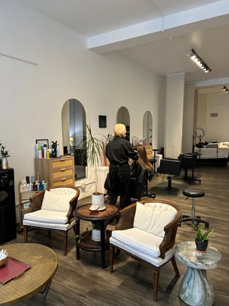 Bombshell Collective Salon Space for Artists / Downtown Vancouver, WA