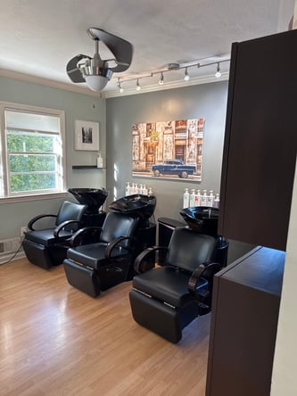 Chair for Rent: Salon Verde in Historic Downtown Roswell – Grow Your Business!