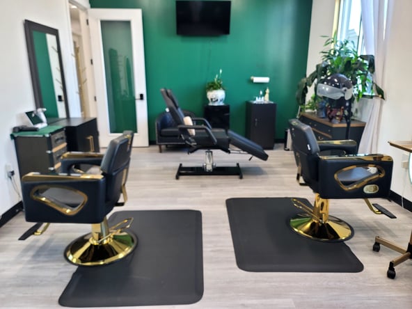 ✂️ PRIME SUITE SPOT! LICENSED STYLIST WANTED FOR SHARED SPACE