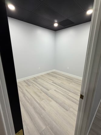 Honeycomb Salon Suites & Chairs for Hair, Barbers, Massage, & More in Glendale, AZ