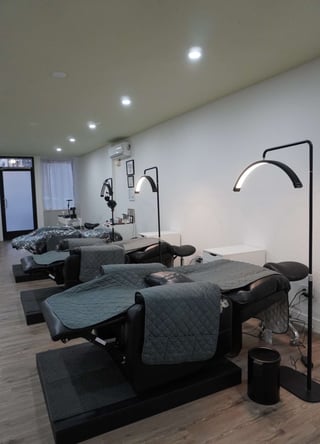 salon booth for rent