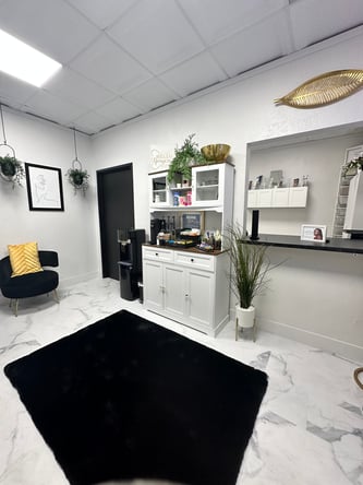 PRIVATE SALON SUITE ROOM