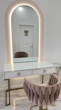 lash room and make up station for rent
