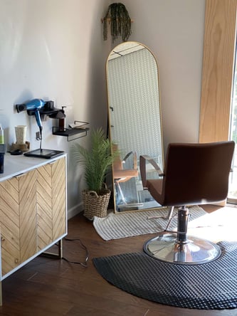 Beautiful Stylist’s Space Ready for Someone Amazing!