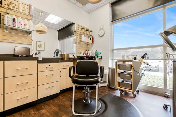 Sola Salon Studios in Overland Park, KS – Salon Suite for Rent