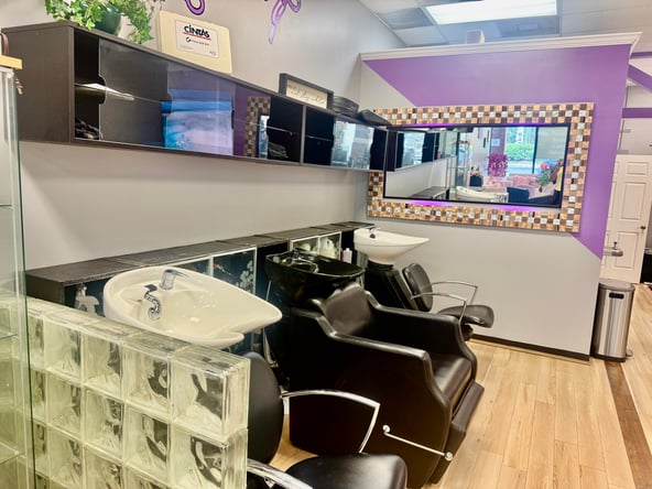 Seeking beautician for chair rental