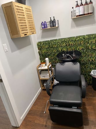 Beautiful Stylist’s Space Ready for Someone Amazing!