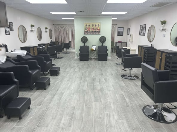 Salon station for rent in Downtown Downey. Cute and stylish salon with many amenities included!