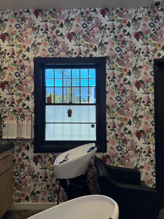 Salon Booth for Rent at Extension Bar LA – Your Dream Workspace Awaits!