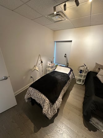2 rooms available in Busy location