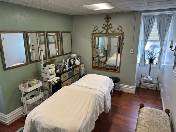 Shayside Walnut Street Spa Rooms Available!