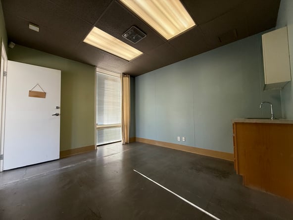 Salon station/ room for rent