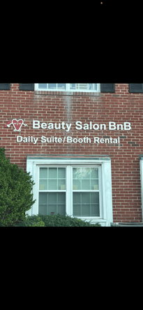 Gorgeous Fully Furnished Salon Suite Booth and Chairs for Rent Hourly Daily or Weekly