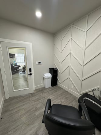 Modern Private Salon Suites in Humble,Tx near IAH Airport | $180/Week for the first 6 months