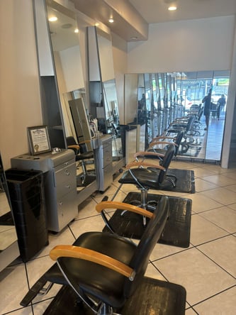 Hair Stations for Rent in a Beloved Tarzana Salon!
