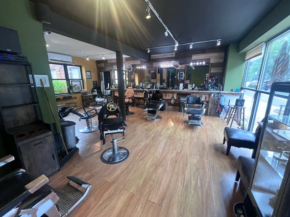 Barbershop / Salon for rent in Northern Liberties – Prime location- move in condition & operational