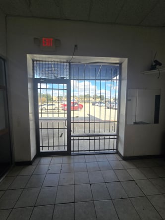 Braiding Space for Lease – Prime Beauty Location