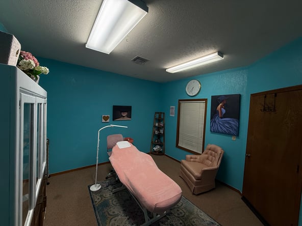 Fully Equipped Private Esthetics Suite – $250/Week | No Commission
