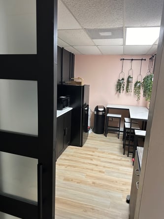 Luxury Salon Suites & Bed Rentals