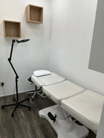 Salon Chair, Lash Beds, & Rooms Available for Rental in Vancouver, WA