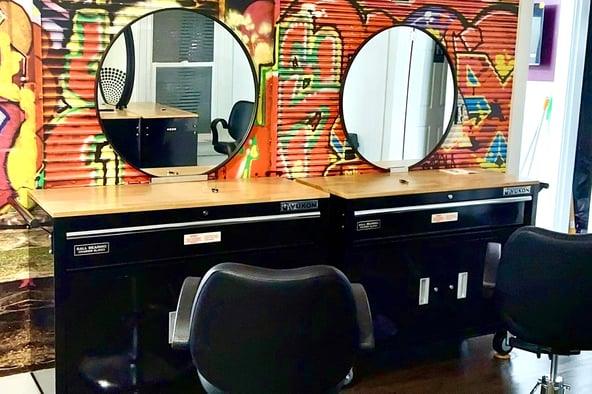 Beautiful Luxury Salon Available!