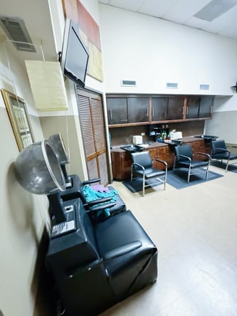 Houston Galleria Hair Salon for lease