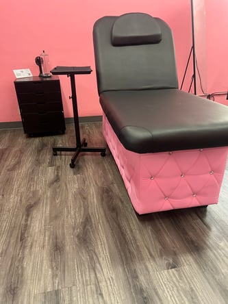 Salon Booths & Nail/Lash Station for Rent in Leimert Park, Los Angeles