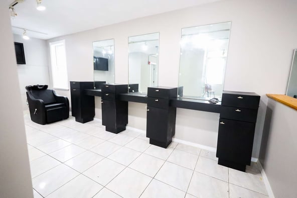 Barber/Salon Chair Rental in Federal Hill, Providence