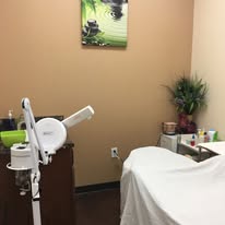 Glitz Beauty Salon | Luxury Beauty Suites & Booth Rentals