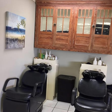 Salon small studio stations for rent (2)