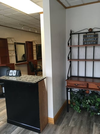 Salon chair available!! Braiders welcome! (South Milwaukee)
