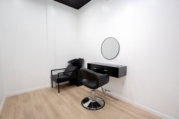 Luxura Salon Suites – Upscale Private Suites for Beauty Pros