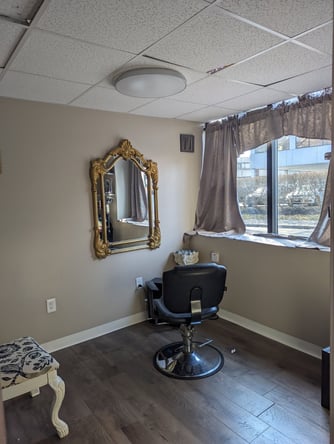 Beauty Salon Room and booth for rent